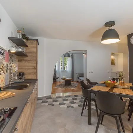 Dioniz Ii Apartman Rovinj